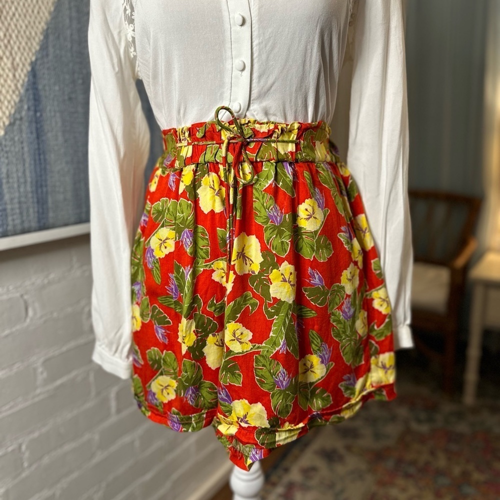 Urban Outfitters Lightweight Red Tropical Floral Shorts - Picture 4 of 12